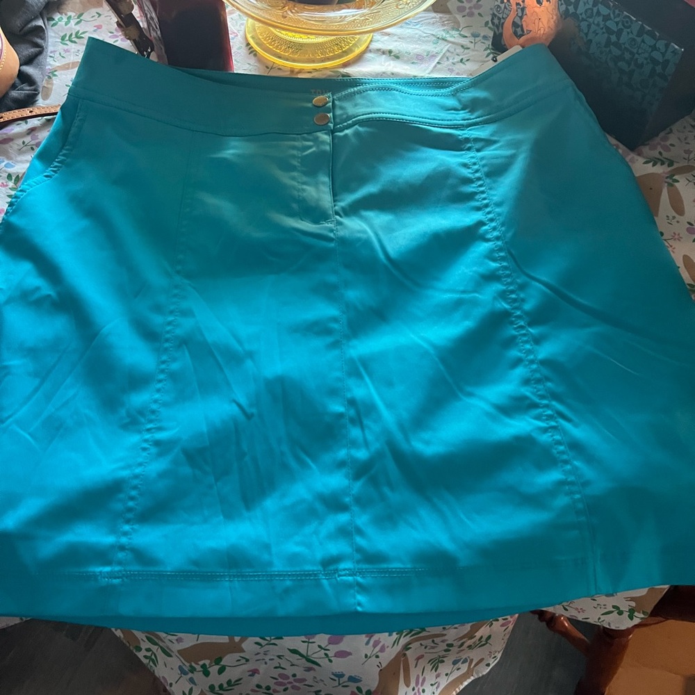 New with tags. Size 10 beautiful turquoise